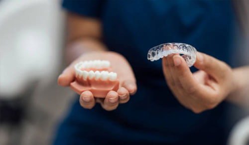 Hướng Dẫn Sử Dụng Hàm Duy Trì Đúng Cách Sau Khi Tháo Niềng Răng